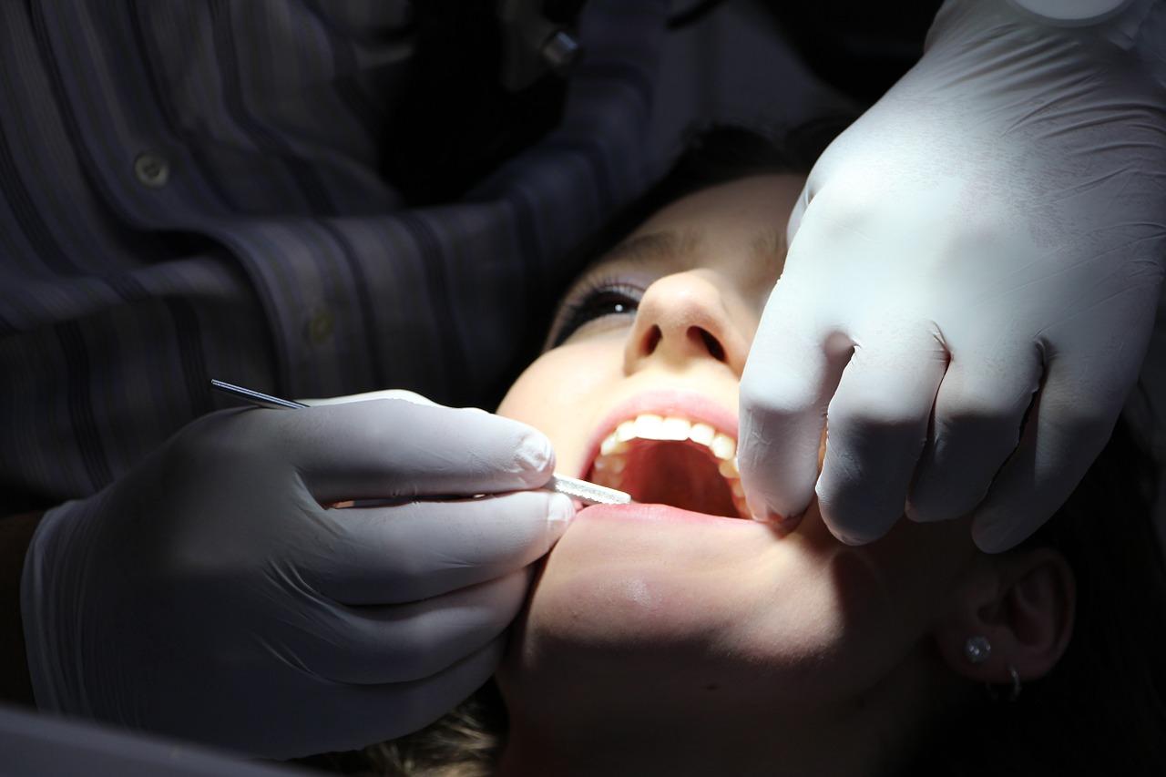 Czym zajmuje się higienistka stomatologiczna?