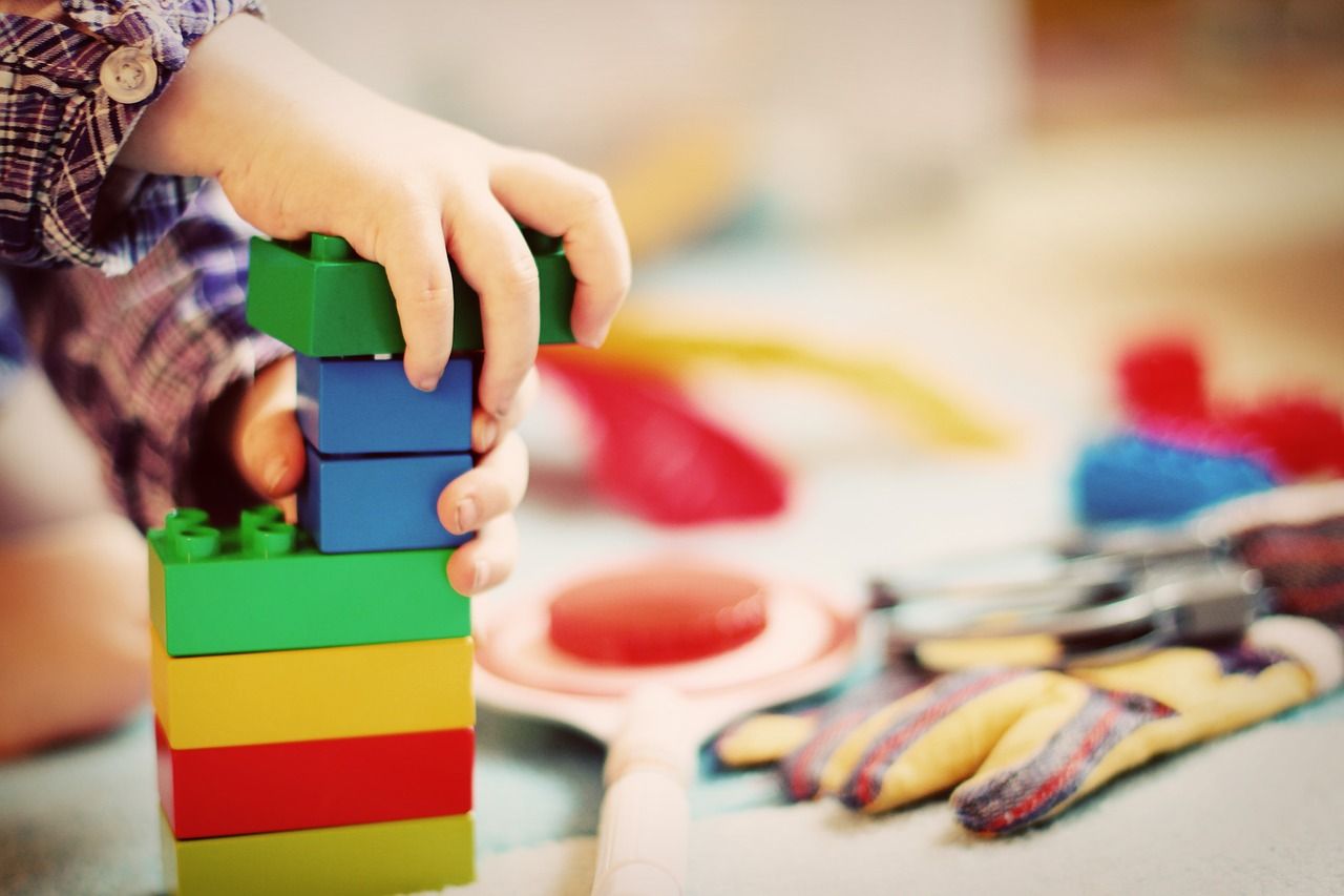 Jak rozwijać wyobraźnię dziecka poprzez zabawę?