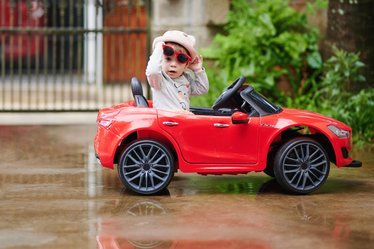 Jakie zabawki z zakresu motoryzacji warto podarować swojemu dziecku?