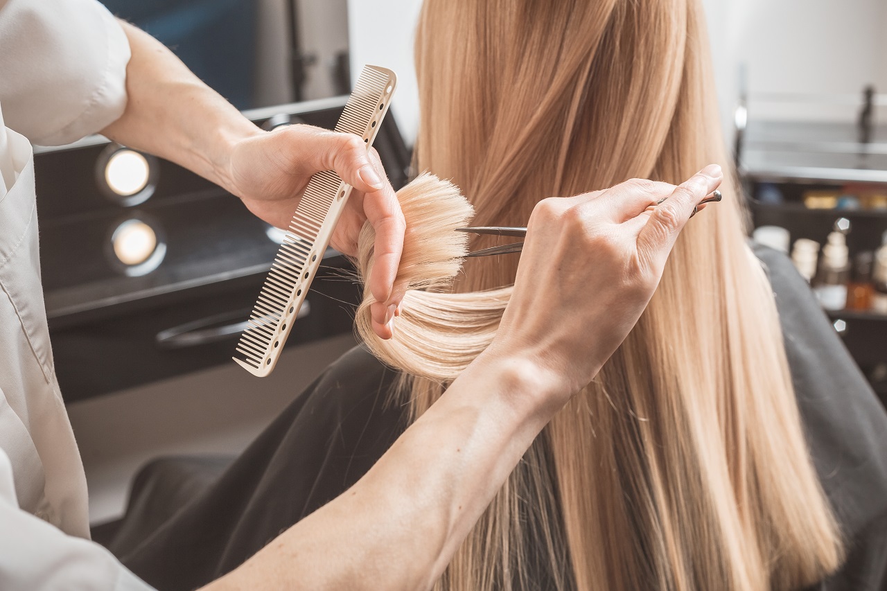 Usługi fryzjerskie – oferowane działania i pomoc