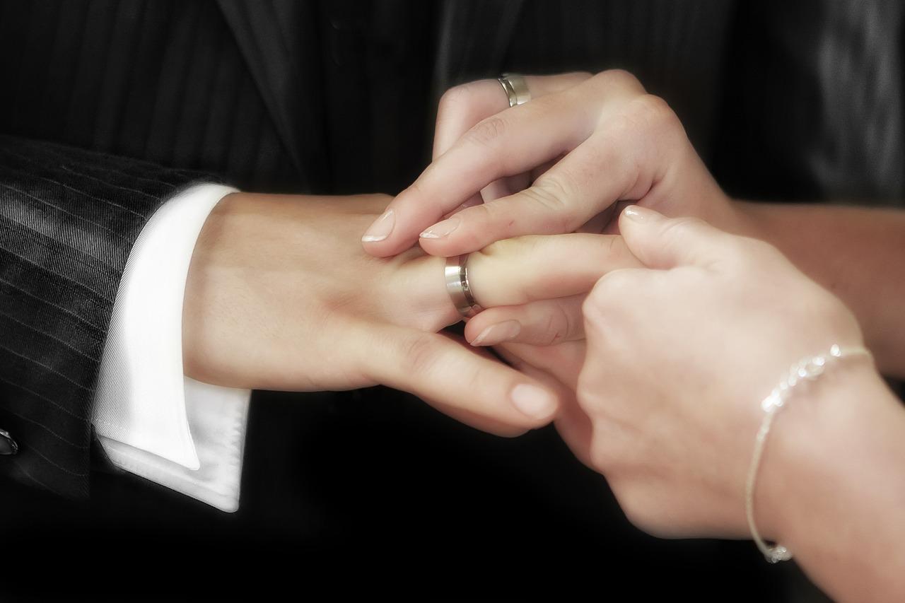 Jak wygląda ceremonia ślubna – co musi wiedzieć młoda para?