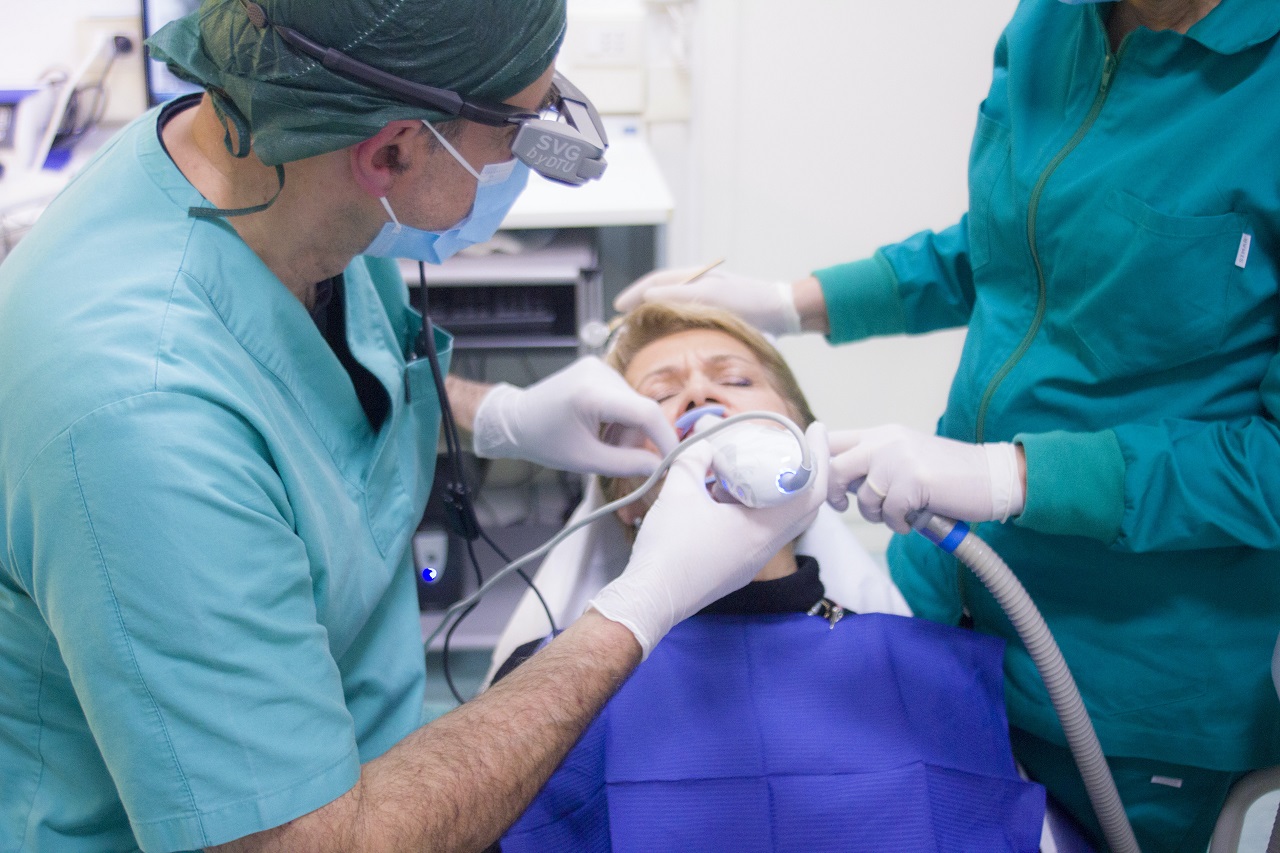 Zabiegi profilaktyczne u stomatologa – jak często je robić i dlaczego są takie ważne?