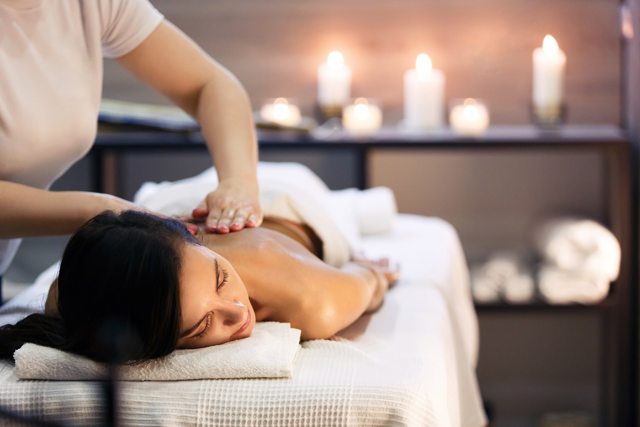 Dlaczego warto korzystać od czasu do czasu ze specjalistycznych usług masażysty?