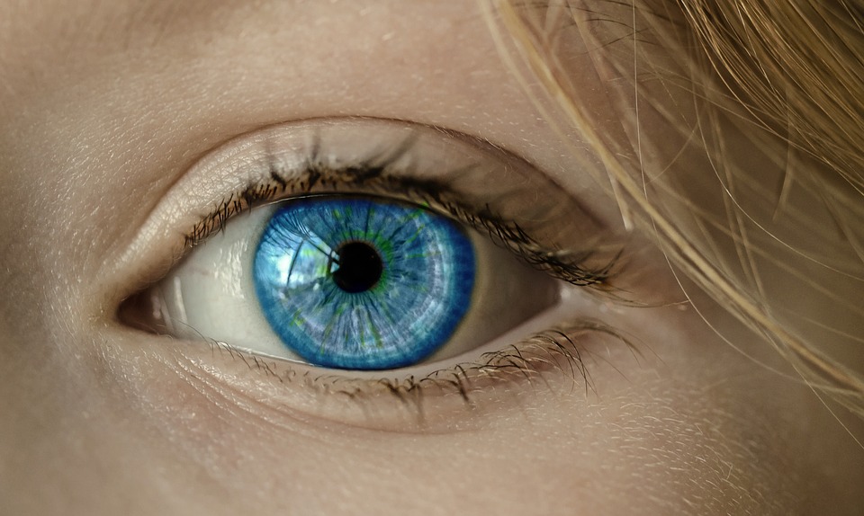 Jęczmień na oku – co to jest i jak się go leczy?
