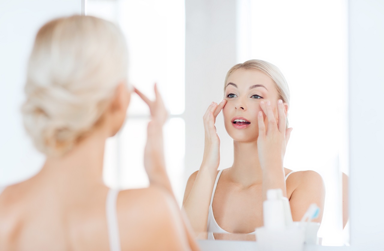 Dlaczego stosowanie odpowiednich kosmetyków poprawia wygląd skóry?